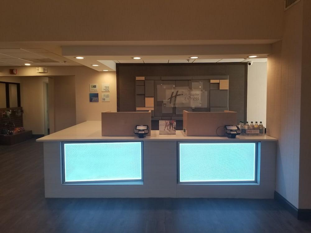 Holiday Inn Express Columbia Ne - Fort Jackson Eksteriør bilde