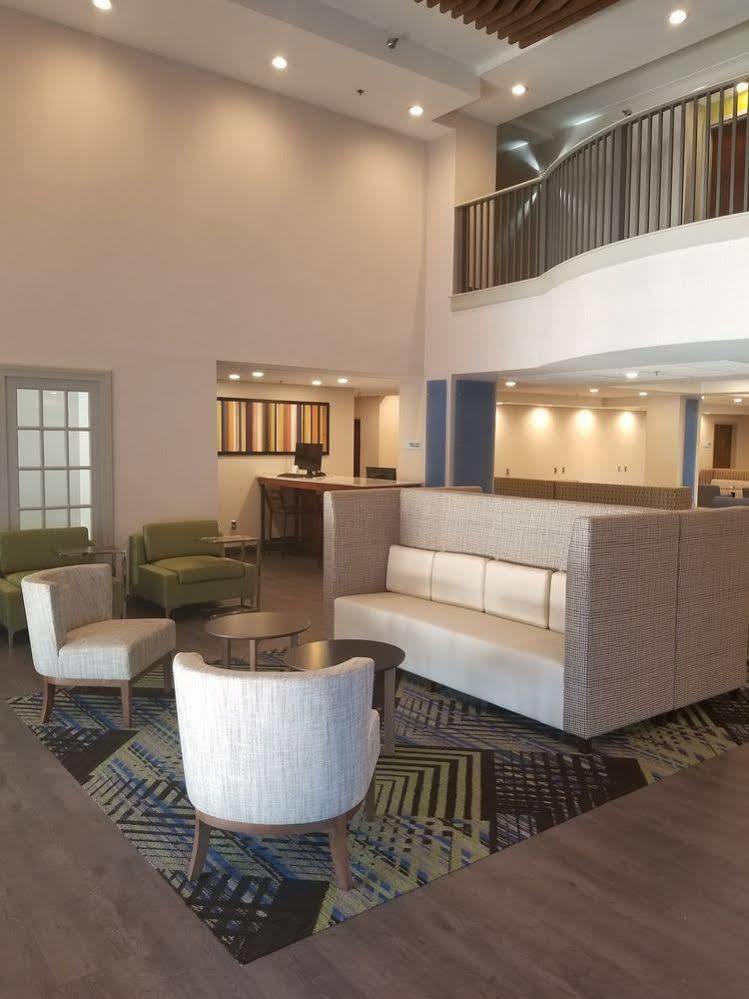 Holiday Inn Express Columbia Ne - Fort Jackson Eksteriør bilde